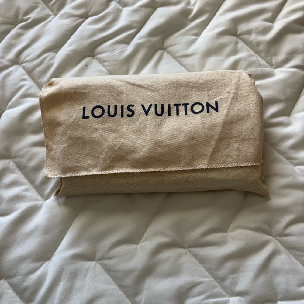 Louis Vuitton Black Monogram Crossbody Bag with Gold Chain - Picture 2 of 8